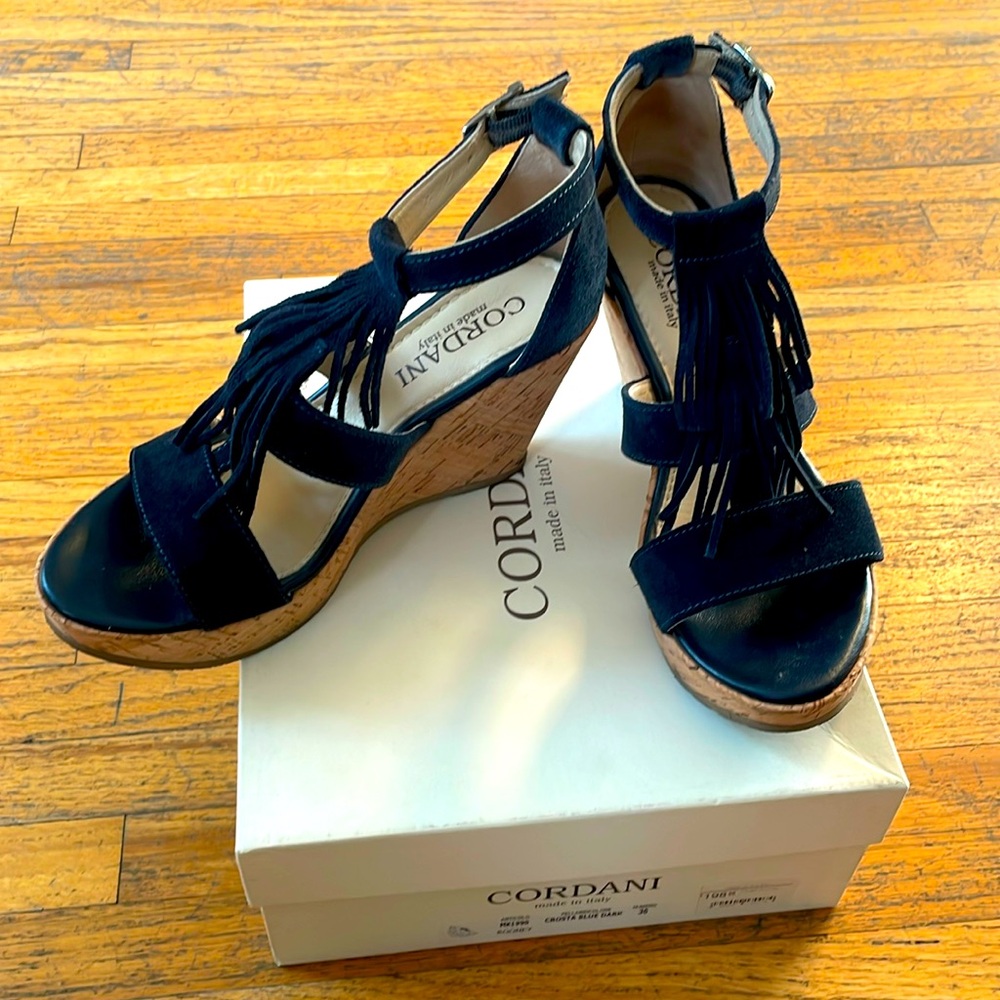 Cordani Fringe Wedges